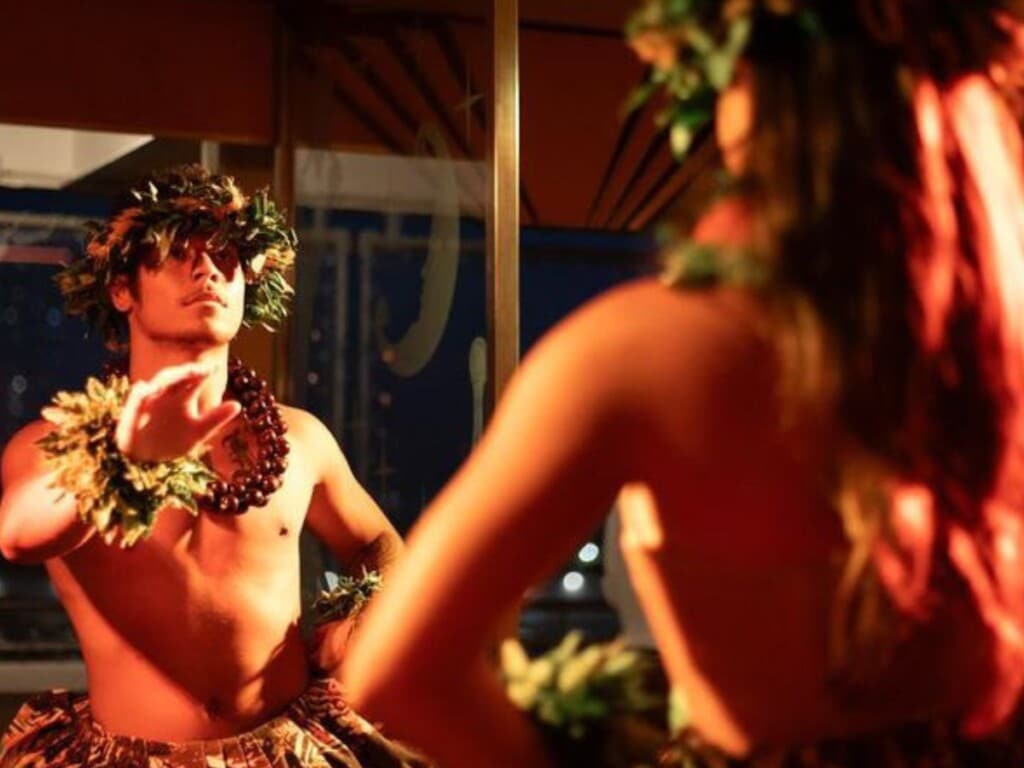 Hawaiian hula performers on evening cruuise