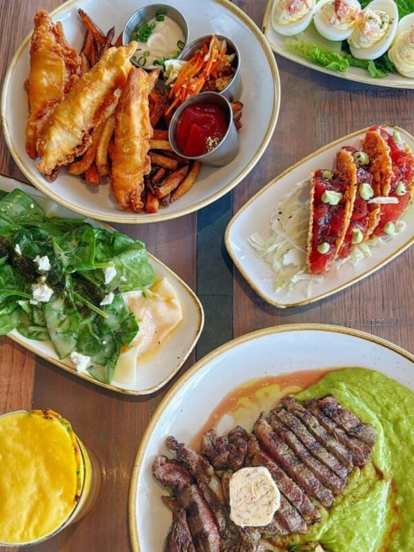 Monkeypod Waikiki serves Hawaiʻi Regional Cuisine and offers the best dinner in Waikīkī, Honolulu.