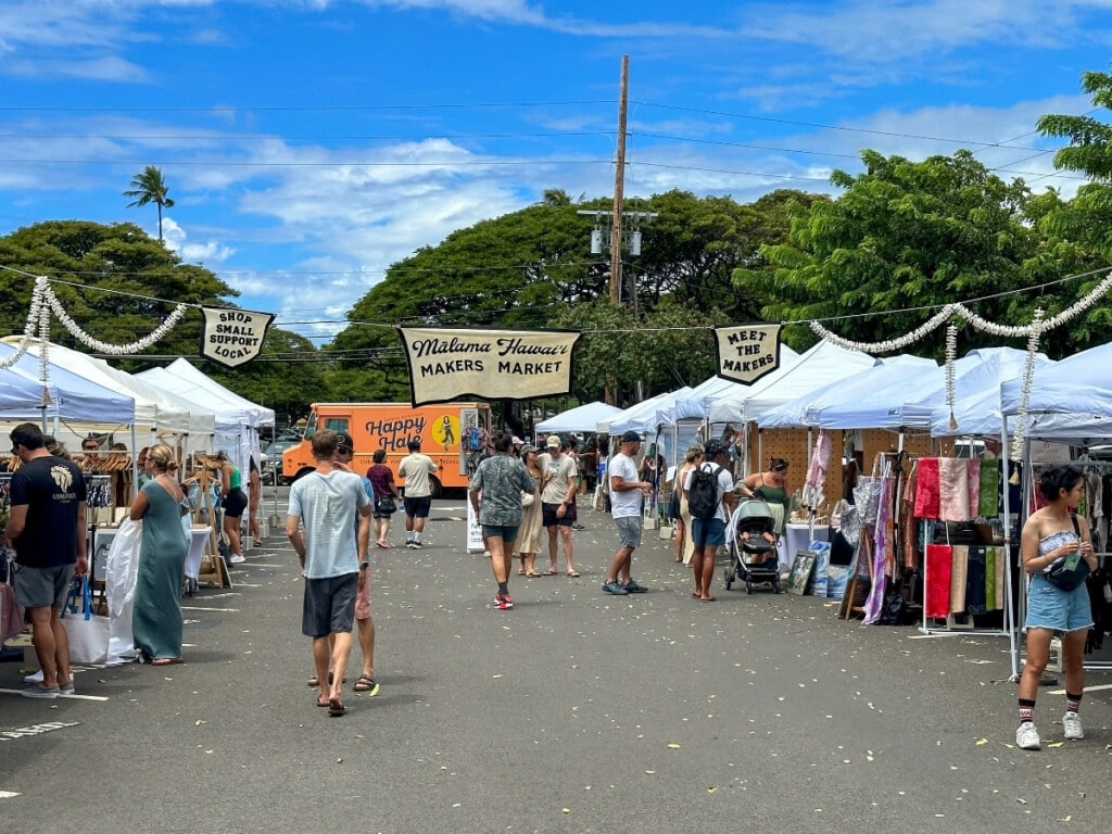 The Mālama Hawaiʻi Makers Market with local vendors in action, a series of free events on Oʻahu.