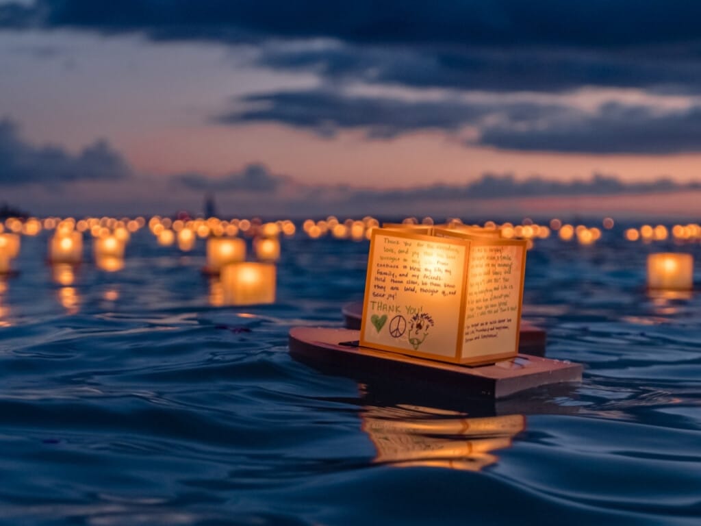 Hundereds of floating lanterns on the water light up the night at Shinnyo Lantern Floating Hawaiʻi. 