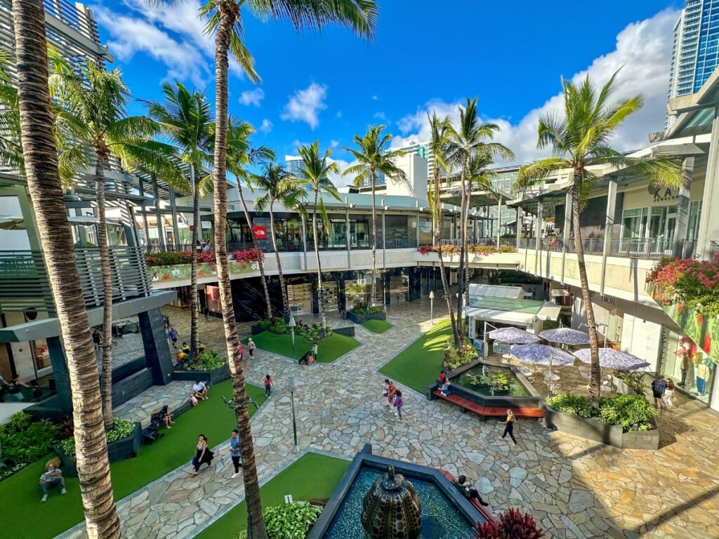 A view of the open-air Ala Moana Center, an outdoor shopping center in Honolulu, Hawaiʻi.