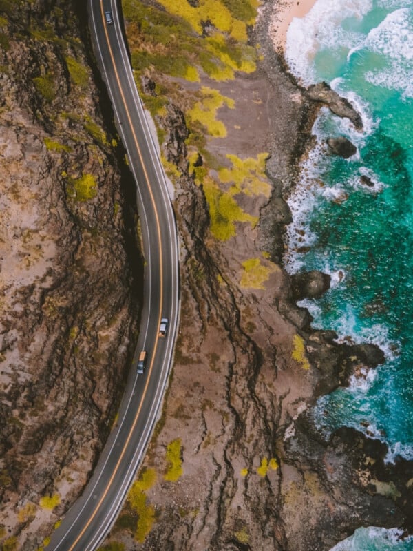 A winding road on the coastline of Oʻahu, Hawaiʻi.
