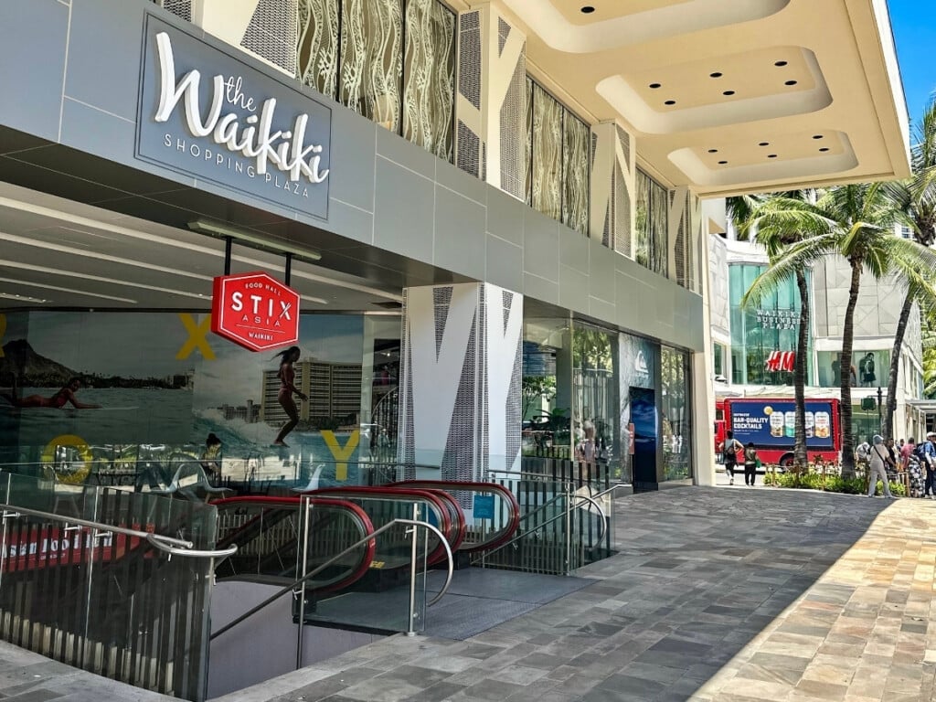 Exterior of Waikiki Shopping Plaza in Waikīkī, Hawaiʻi.