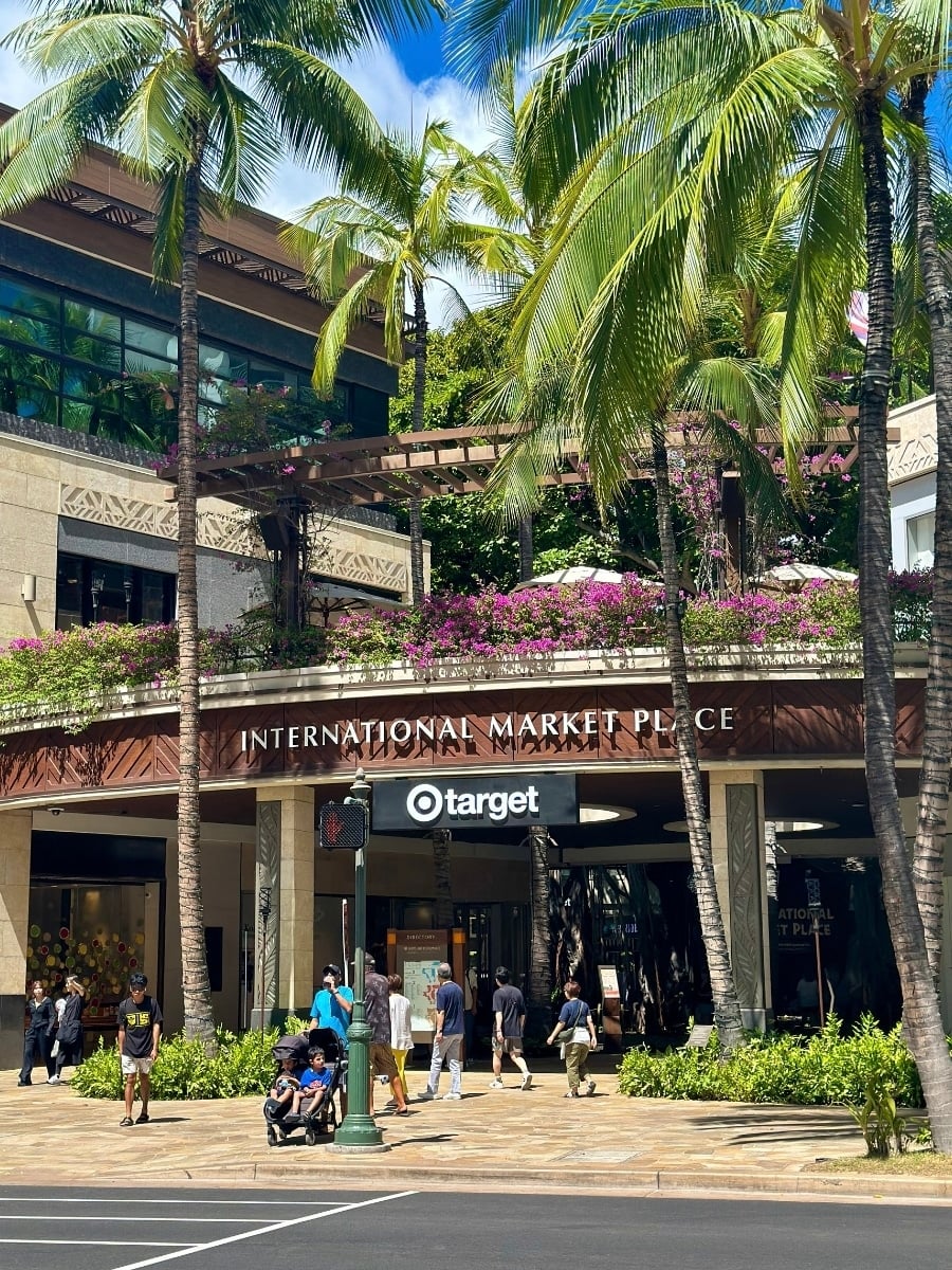 Explore Honolulu's Shopping Centers & Malls