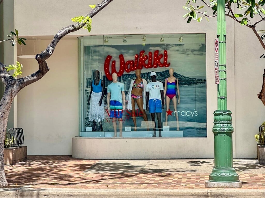 A window display at Macy's Waikiki Beachcomber by Outrigger on Kalākaua Avenue in Waikīkī, Honolulu.