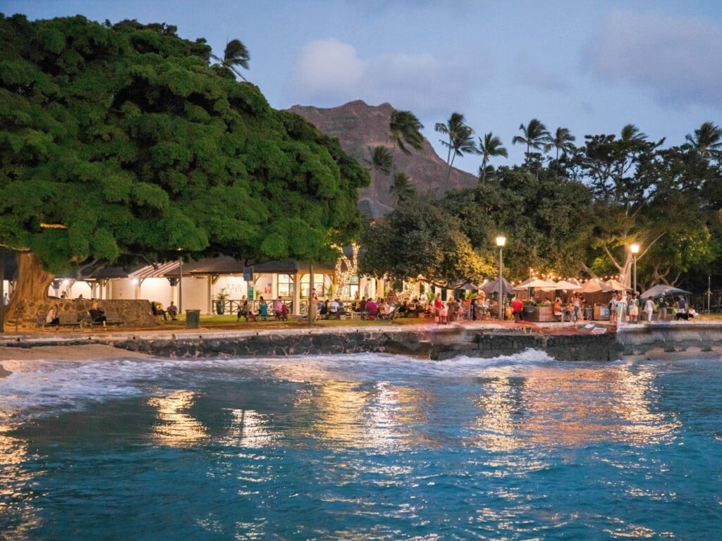 Best Outdoor Dining in Waikīkī at Barefoot Beach Cafe