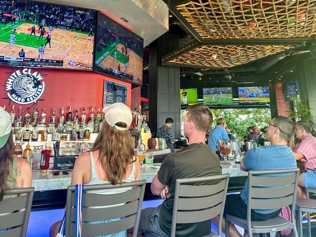 Skybox Taphouse, one of the best sports bars in Waikīkī, Hawaiʻi.