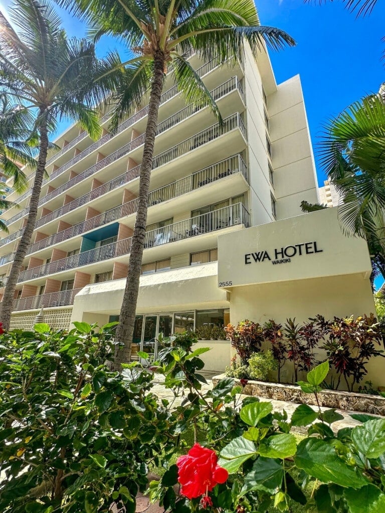 The Ewa Hotel Waikiki building and garden on Cartright Rd in Waikīkī