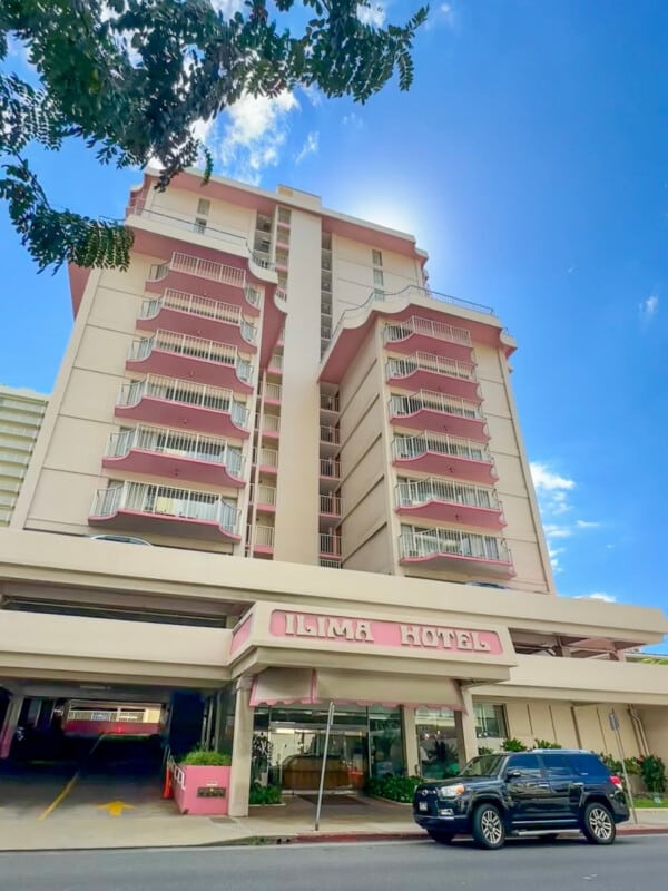 The exterior of the ʻIlima Hotel in Waikīkī