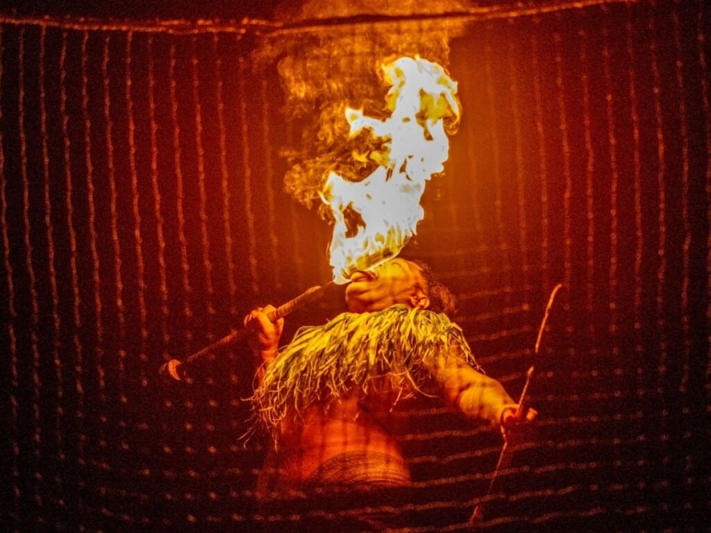 The fire knife dance is the highlight of the Ahaʻaina Luau at the Royal Hawaiian. Performers combine daring acrobatics with spinning knives covered in flaming cloth, creating an electrifying show.