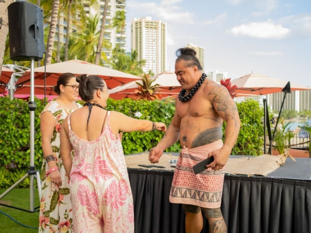 Guest get a temporary Polynesian tattoo at ʻAhaʻaina, A Royal Hawaiian Lūʻau.
