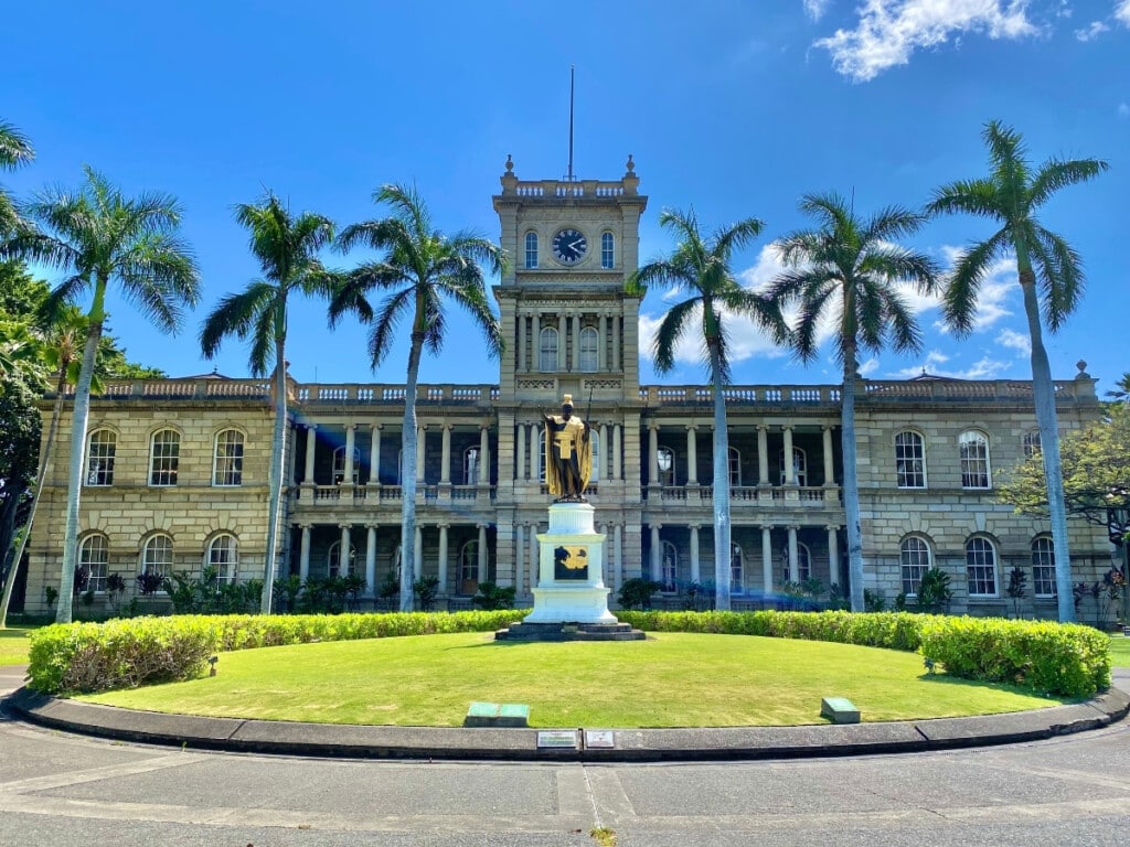 The King Kamehameha Statue outside Aliʻiōlani Hale in Downtown Honolulu, Hawaiʻi.