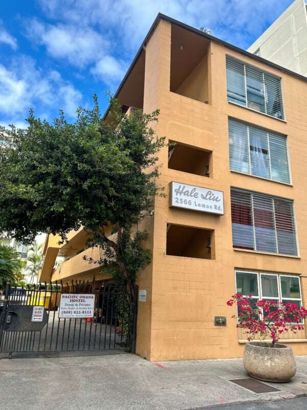 Pacific Ohana Hostel on Lemon Road in Waikīkī, Honolulu, Oʻahu.