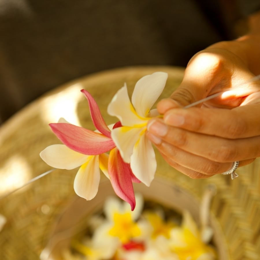 Making lei in Hawaiʻi.
