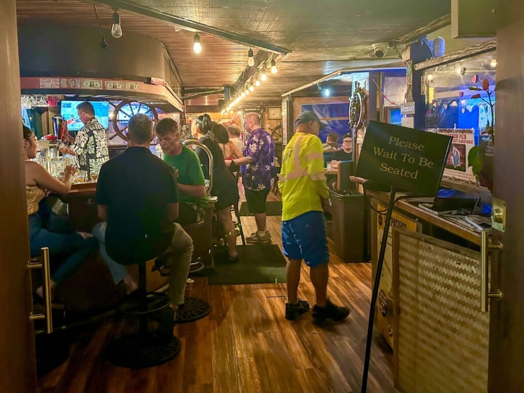 A look inside the Harbor Pub & Pizza in Waikīkī from the entryway.