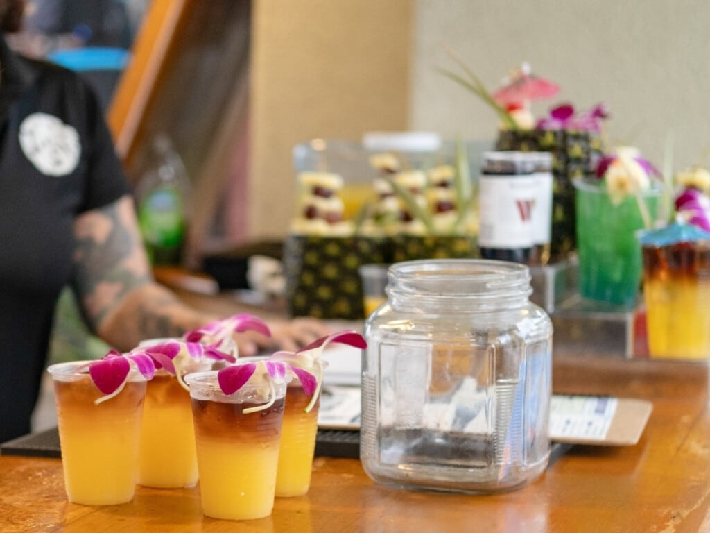 Walk-up bar at Ka Moana Luau serving beer Mai Tais and tropical cocktails.