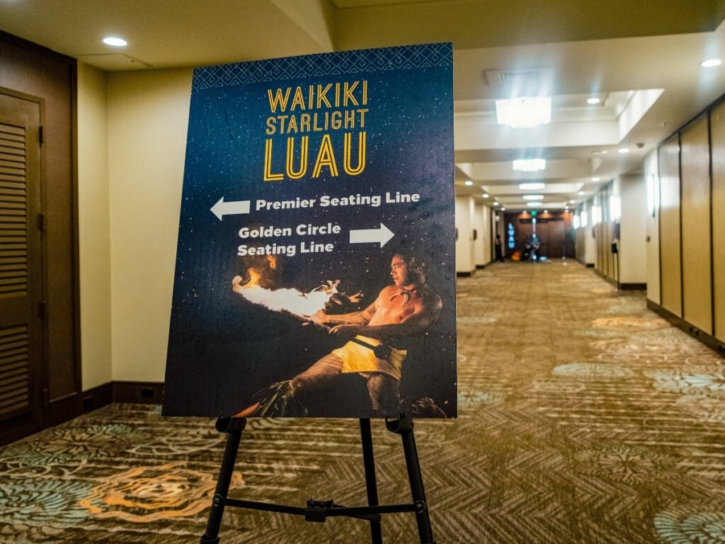Sign showing the direction of the premier seating line and the Golden Circle seating line for the Waikiki Starlight Luau: Rooftop.