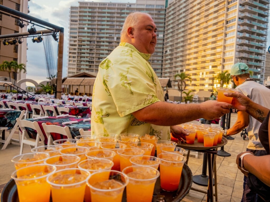 Welcome drinks being given to guests at Waikiki Starlight Luau: Rooftop.