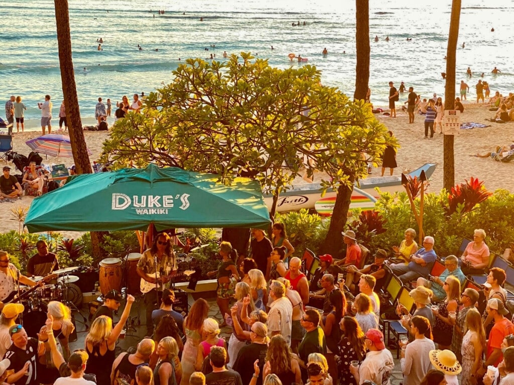 A view over Duke's on Sundays, Duke's Waikiki's live music event in action every Sunday afternoon.